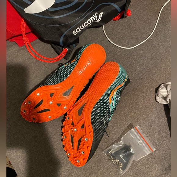 Saucony Track Spikes, never used, perfect condition, size 8.5, fit like a 8/7.5! - Picture 2 of 2